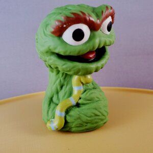 Sesame Street Oscar Grouch Slimey Pet Worm Finger Puppet Tara Toy 2.5"